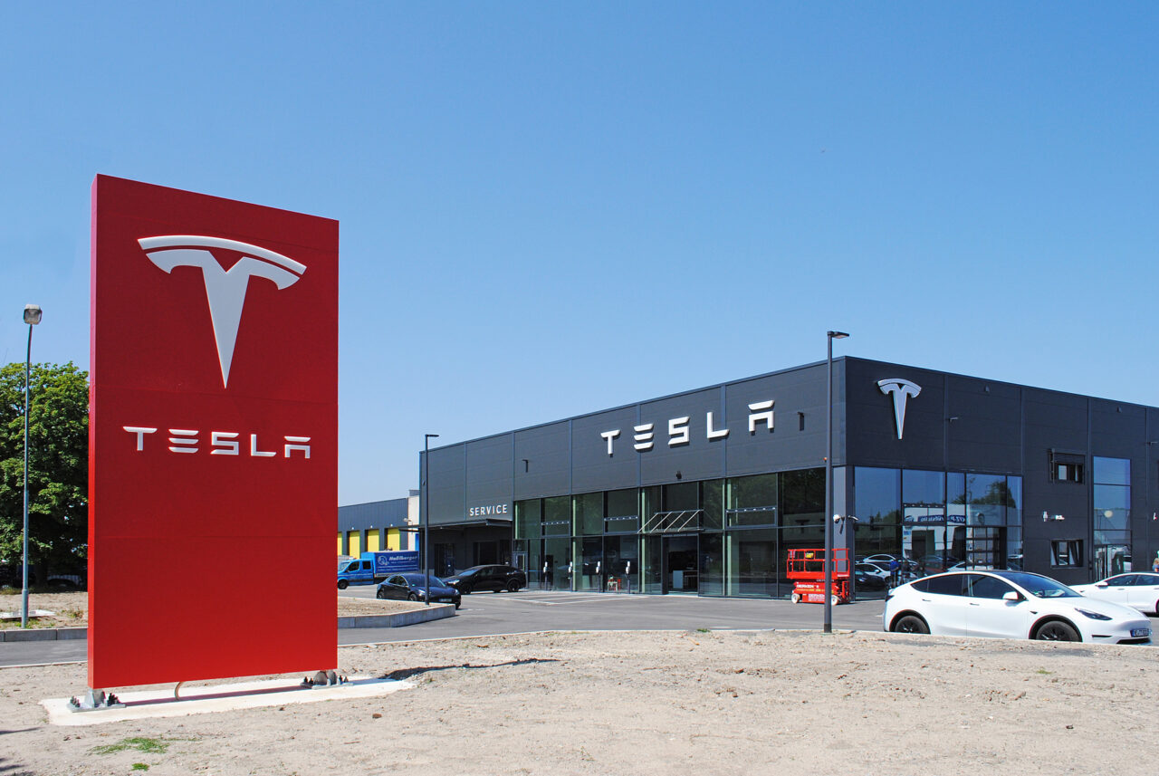 Eröffnung der Tesla-Verkaufsräume in Düsseldorf